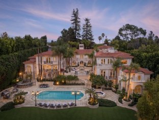 50 Celebrity Mansions You Won't Believe Are Real - Trendy Matter
