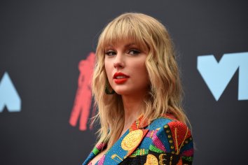 Taylor Swift punches back in copyright lawsuit, claims she wrote hit 'Shake It Off' herself | Fox News