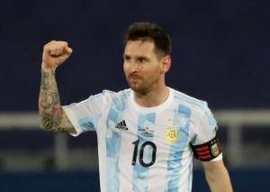 Potong Gaji 50 Persen, Lionel Messi Perpanjang Kontrak 5 Tahun di Barcelona : Okezone Bola