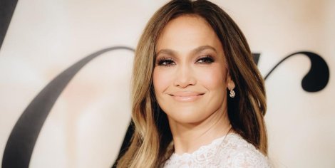Jennifer Lopez, 52, Looks Unrecognizable In A New, No-Makeup Instagram Vid