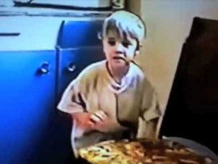 Justin Bieber at 2 years of age drumming - YouTube