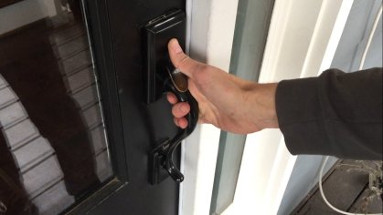 Replacing Door Knob & Handle Assembly (Kwikset Handleset) - YouTube