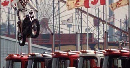 
    Daredevil Evel Knievel Dead At 69 - CBS News