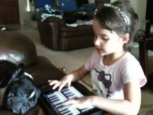 5 year old sings Taylor Swift - YouTube