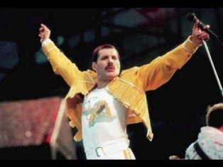 Freddie Mercury Amazing Voice Range - Wembley 1986 - YouTube