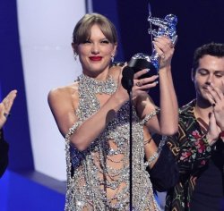 Taylor Swift, Harry Styles, Bad Bunny... triunfan en los VMA's