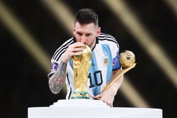 Lionel Messi Kisses His Trophy While Celebrating Win at FIFA World Cup – Footwear News