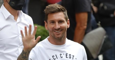 Messi signs for Paris St Germain after leaving Barcelona | Reuters