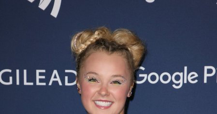 JoJo Siwa calls out Justin Bieber for throwing shade at her first car | Wonderwall.com