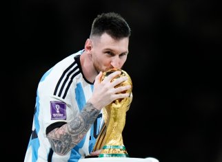 lionel messi drinking mate