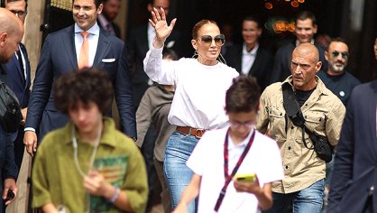 Emme & Max Muniz Spend Quality Time With Mom Jennifer Lopez In Paris – Hollywood Life