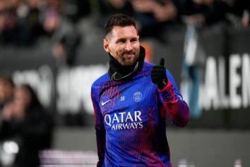 Messi linked with completely new club | KickOff