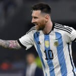 Versus / El gran gesto de Lionel Messi con un fan que pasó 10 horas en la puerta de su casa