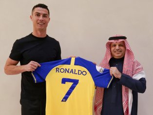 Kosmiczne zarobki Cristiano Ronaldo. Tyle nie zarabiaÅ jeszcze nikt â PiÅka noÅ¼na â Sport Wprost