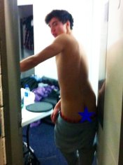 CHEEKY BOY! - 14 Pics That Prove The 5SOS Boys Can't Keep Their Clothes On! - Capital