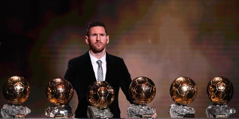 Football : l'Argentin Lionel Messi remporte son 6ème ballon d'or, un record