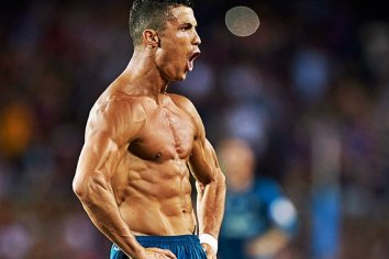 Cristiano Ronaldo's Football Diet & Workout Plan | Man of Many