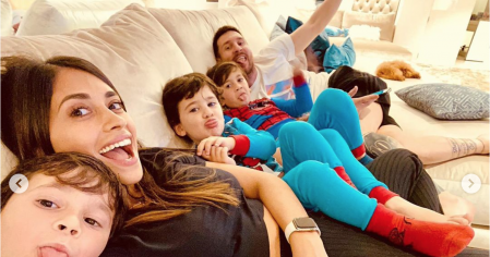 Lionel Messi, son épouse Antonela Roccuzzo et leurs trois fils Ciro, Mateo et Thiago. Février 2021. -  Purepeople