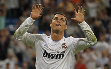 Real Madrid's Cristiano Ronaldo scores his 40th goal to break Pichichi record and become highest goalscorer in a single La Liga season | Goal.com