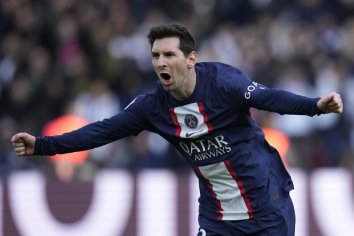 Lionel Messi rescues PSG from brink of crisis with magical 95th-minute winner