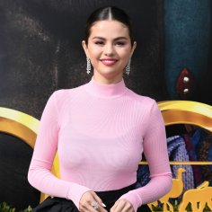 Selena Gomez Spotted Vacationing With Producer Andrea Iervolino & Pals - E! Online