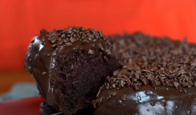 Receita de bolo de chocolate airfryer que fica tão fofo que você nem vai acreditar