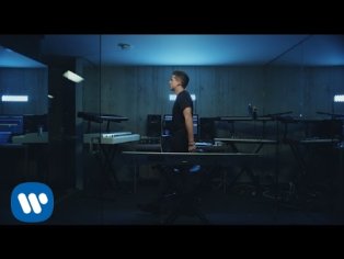 Charlie Puth - Attention [Official Video] - YouTube