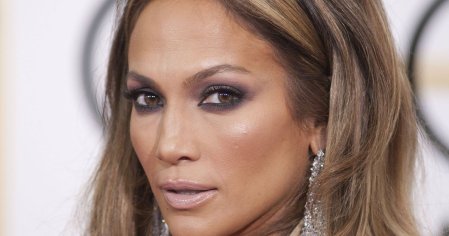 FÃ¼r Frauen ab 50: Jennifer Lopez' Kleid ist ideal fÃ¼r die Ãbergangszeit! | BUNTE.de