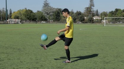 5 Ways to Kick a Soccer Ball - wikiHow
