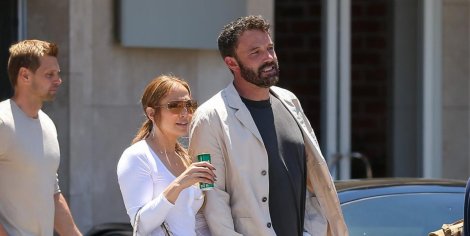 Jennifer Lopez and Ben Affleck Were Seen Kissing While Out In Los Angeles