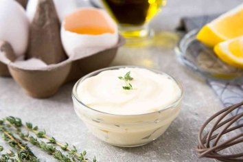 Cómo hacer mayonesa casera (receta FÁCIL) | PequeRecetas