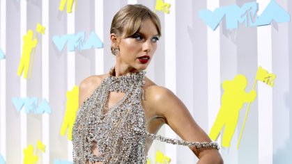 Taylor Swift Wears Oscar de la Renta Mini Dress at the 2022 MTV VMAs