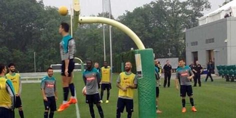 Cristiano Ronaldo Vertical Leap at Practice [Photo]