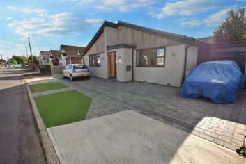 Thelma Avenue, Canvey Island 3 bed detached bungalow for sale - £470,000