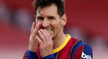 
	Messi klubblös efter midnatt - kontraktet går ut
