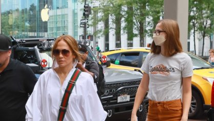 Jennifer Lopez & Ben Affleck’s Daughter Violet In NYC: Photos – Hollywood Life