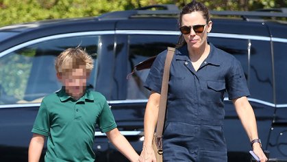 Jennifer Garner Holds Hands With Son Samuel After School – Hollywood Life