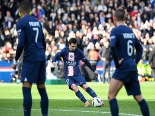 WATCH: Lionel Messi Sensational 95th-Minute Free-kick Helps PSG Register Dramatic Win Over Lille
