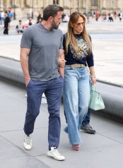 Jennifer Lopez and Ben Affleck Visit the Louvre During Paris Getaway