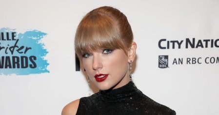 Taylor Swift's Bubble Ponytail Hairstyle at NSAI Awards | POPSUGAR Beauty