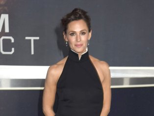Jennifer Garner Is Supportive of Ben Affleck, Jennifer Lopez Marriage – SheKnows
