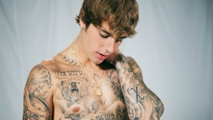Justin Biebers Tattoos: Diese Bedeutung steckt hinter seinen Motiven | GQ Germany