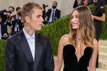 Justin Bieber Shares ‘Family’ Photo in Bed With Wife Hailey Bieber – Billboard