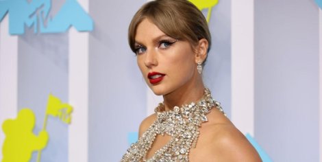 Taylor Swift Wows in a Sheer Crystal Mini Dress at the 2022 MTV VMAs