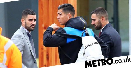 Cristiano Ronaldo seen with twin bodyguards before Man United flight | Metro News