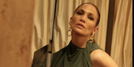 Jennifer Lopez Flaunts Legs In A High-Slit Dress For Date Night