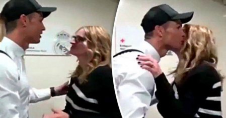 REVEALED: What Cristiano Ronaldo said to Julia Roberts after changing room surprise - Daily Star