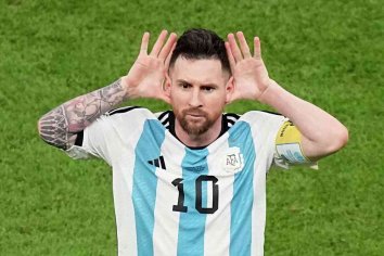 Why Leo Messi celebrated by holding his hands to his ears while facing the Netherlands bench - The Standard 