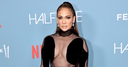 Jennifer Lopez's Airplane Nahmias Pajamas and Platforms | POPSUGAR Fashion