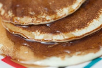 How to Cook Pancakes With Pancake Mix | LEAFtv